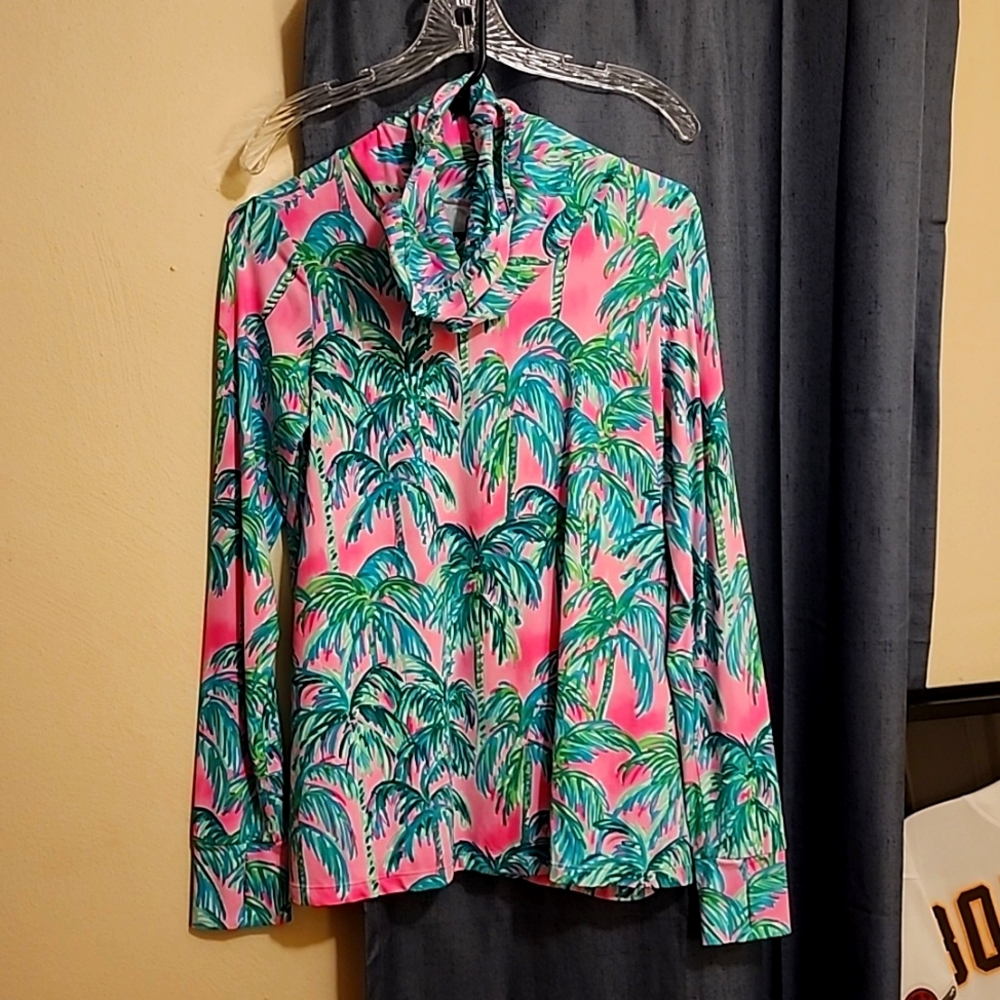 NWOT Lilly Pulitzer long sleeve size small. Made w/built-in face cover.